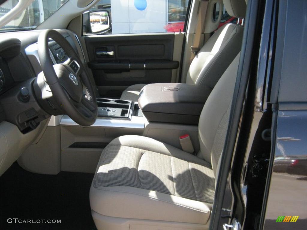 2011 Ram 1500 SLT Quad Cab 4x4 - Rugged Brown Pearl / Light Pebble Beige/Bark Brown photo #14