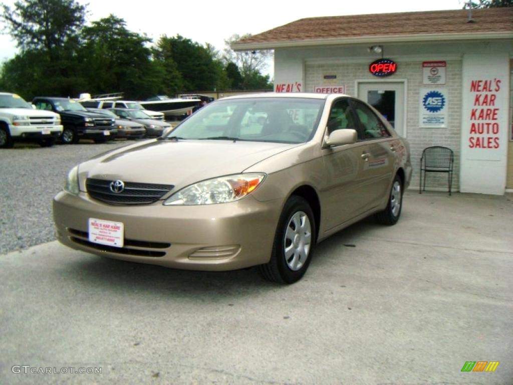 2004 Camry LE - Desert Sand Mica / Taupe photo #1