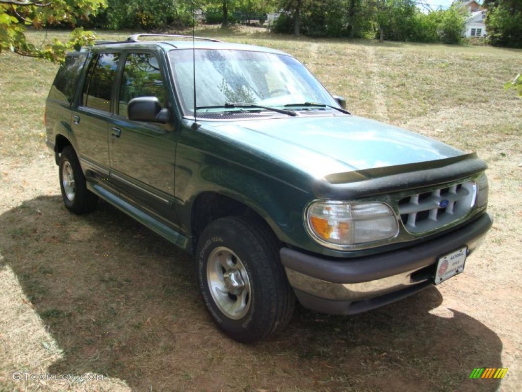 1997 Explorer XLT 4x4 - Medium Willow Metallic / Medium Graphite photo #4