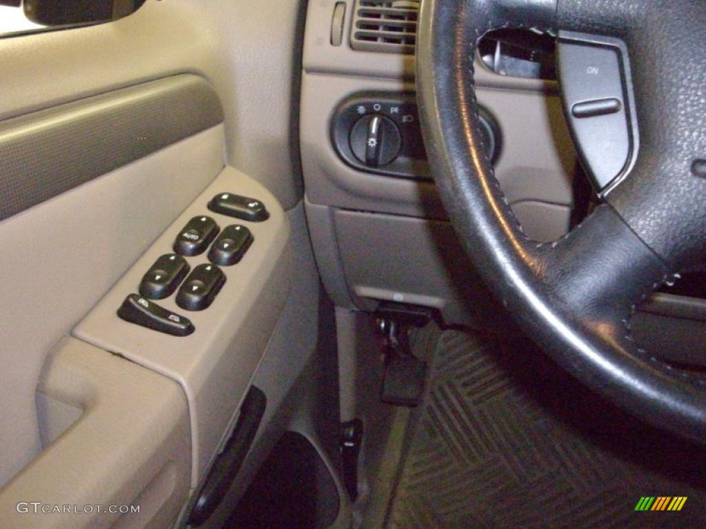 2004 Explorer XLT 4x4 - Mineral Grey Metallic / Graphite photo #9