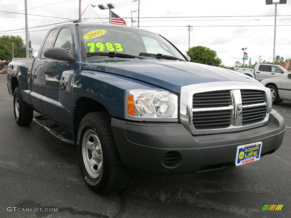 2005 Dakota ST Club Cab - Atlantic Blue Pearl / Medium Slate Gray photo #14