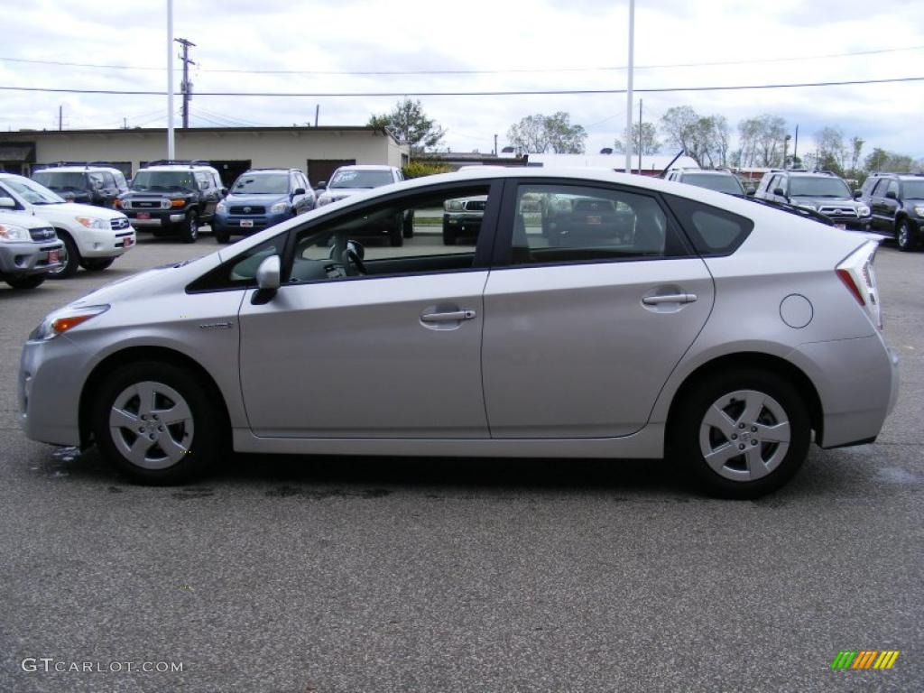 2010 Prius Hybrid III - Classic Silver Metallic / Dark Gray photo #6