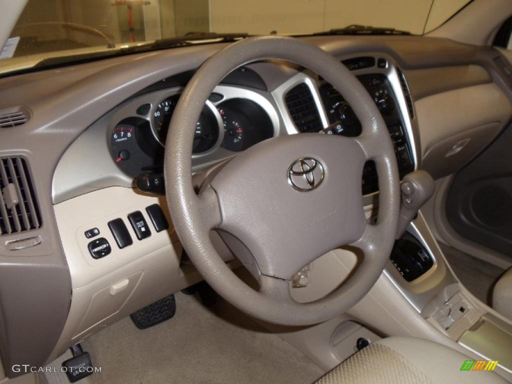 2004 Highlander V6 4WD - Super White / Ivory photo #9