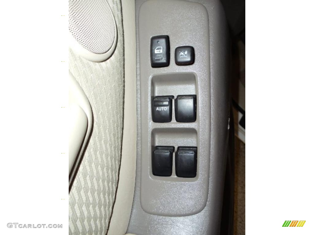2004 Highlander V6 4WD - Super White / Ivory photo #10