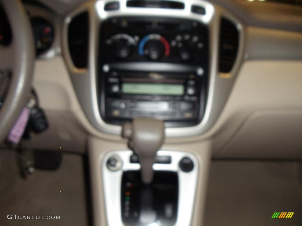 2004 Highlander V6 4WD - Super White / Ivory photo #11