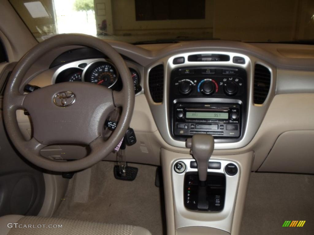 2004 Highlander V6 4WD - Super White / Ivory photo #15