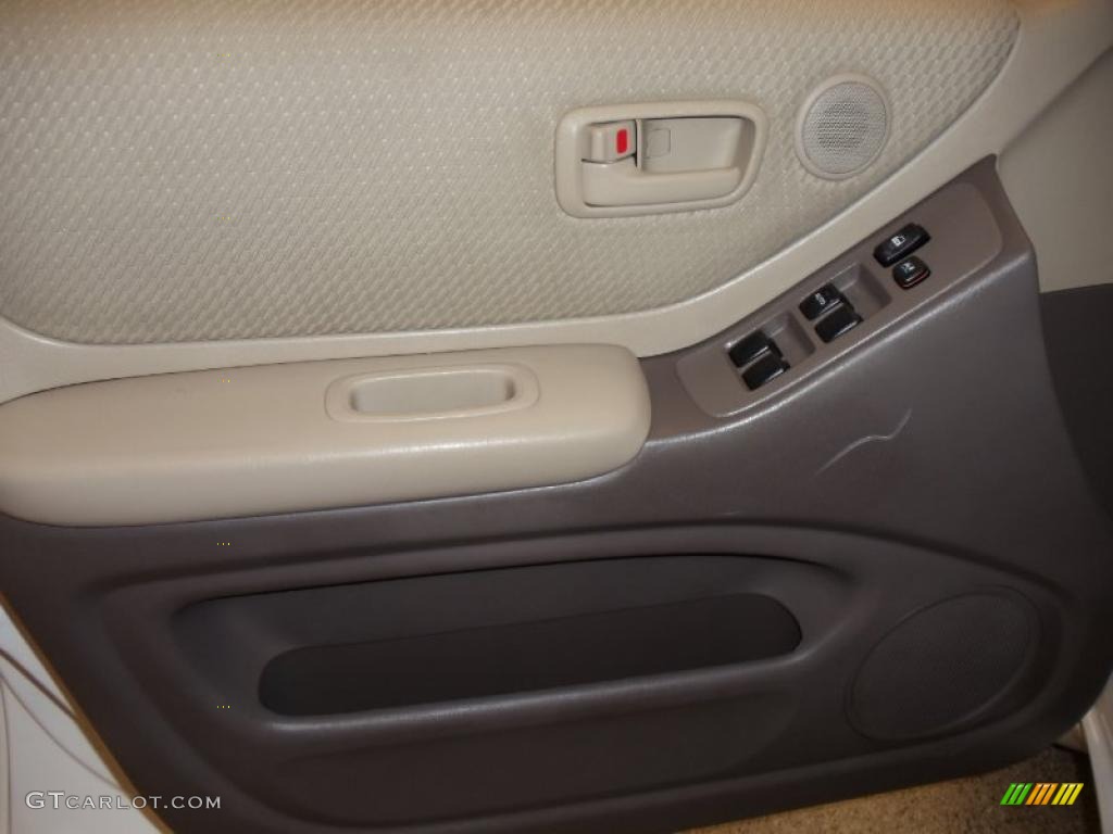 2004 Highlander V6 4WD - Super White / Ivory photo #23