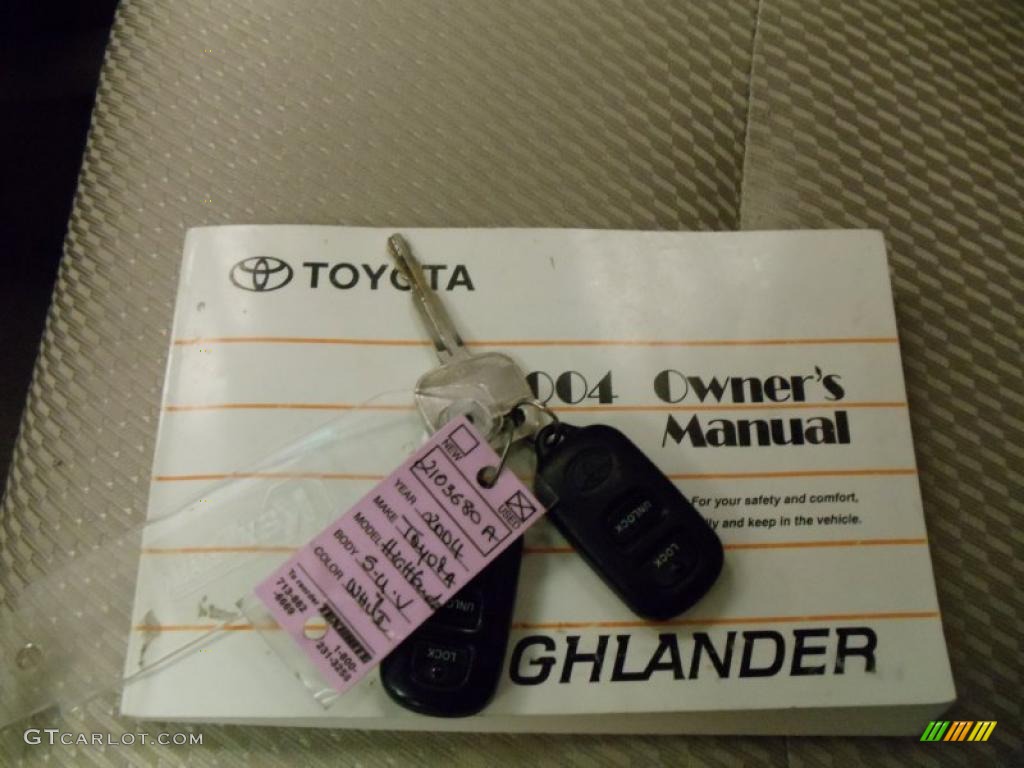 2004 Highlander V6 4WD - Super White / Ivory photo #25