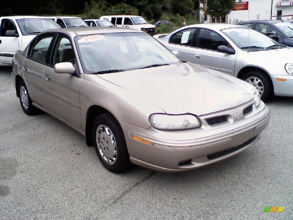 1999 Cutlass GL - Sand Beige Metallic / Neutral photo #1