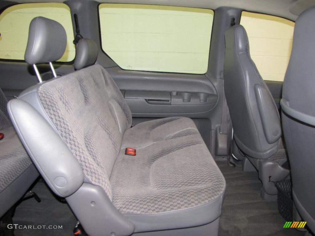 2000 Caravan  - Bright White / Mist Grey photo #5