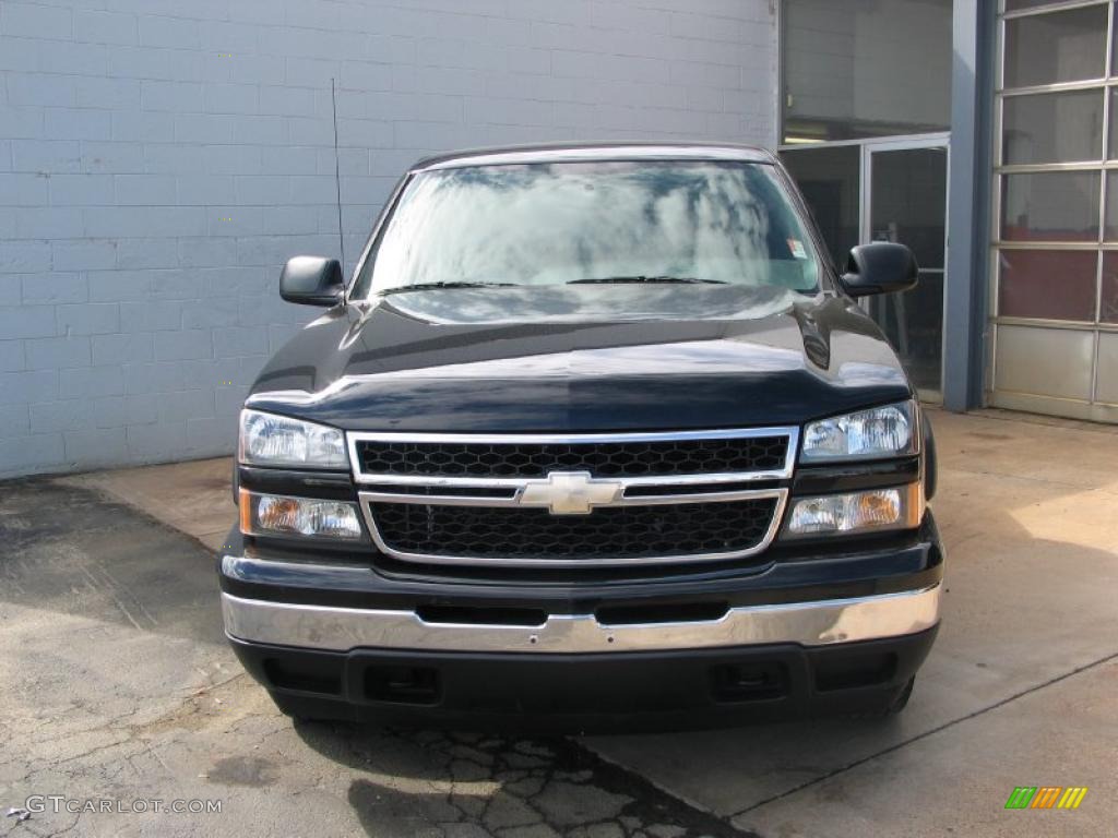 2006 Silverado 1500 LT Extended Cab 4x4 - Black / Dark Charcoal photo #3