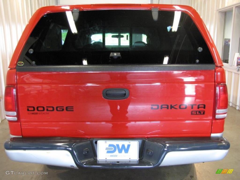 2004 Dakota SLT Quad Cab 4x4 - Flame Red / Dark Slate Gray photo #4