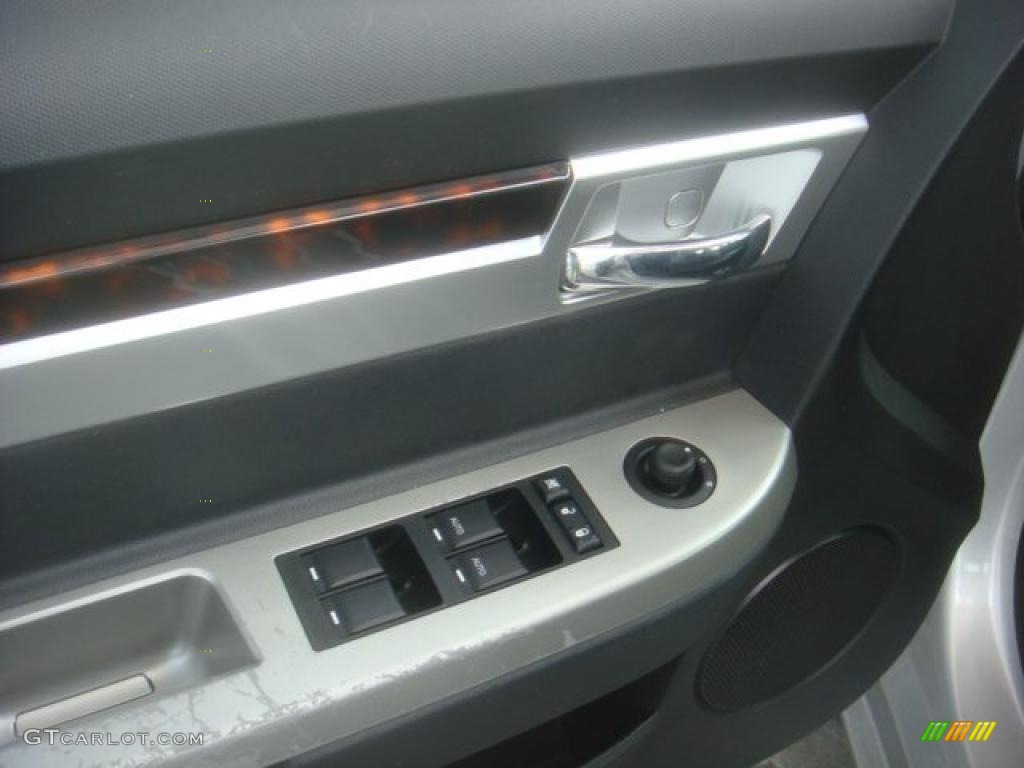 2009 Sebring Limited Sedan - Bright Silver Metallic / Dark Slate Gray photo #7