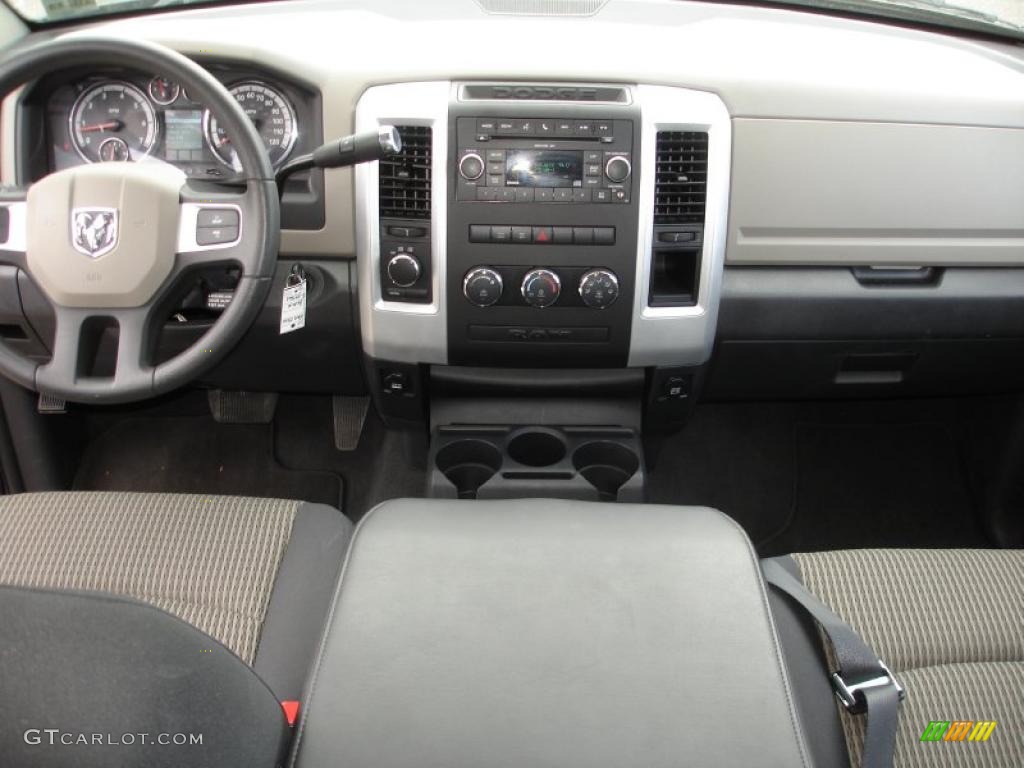 2010 Ram 1500 SLT Quad Cab 4x4 - Brilliant Black Crystal Pearl / Dark Slate/Medium Graystone photo #12