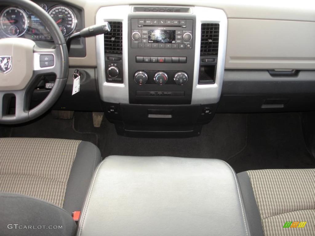 2010 Ram 1500 SLT Quad Cab 4x4 - Brilliant Black Crystal Pearl / Dark Slate/Medium Graystone photo #12