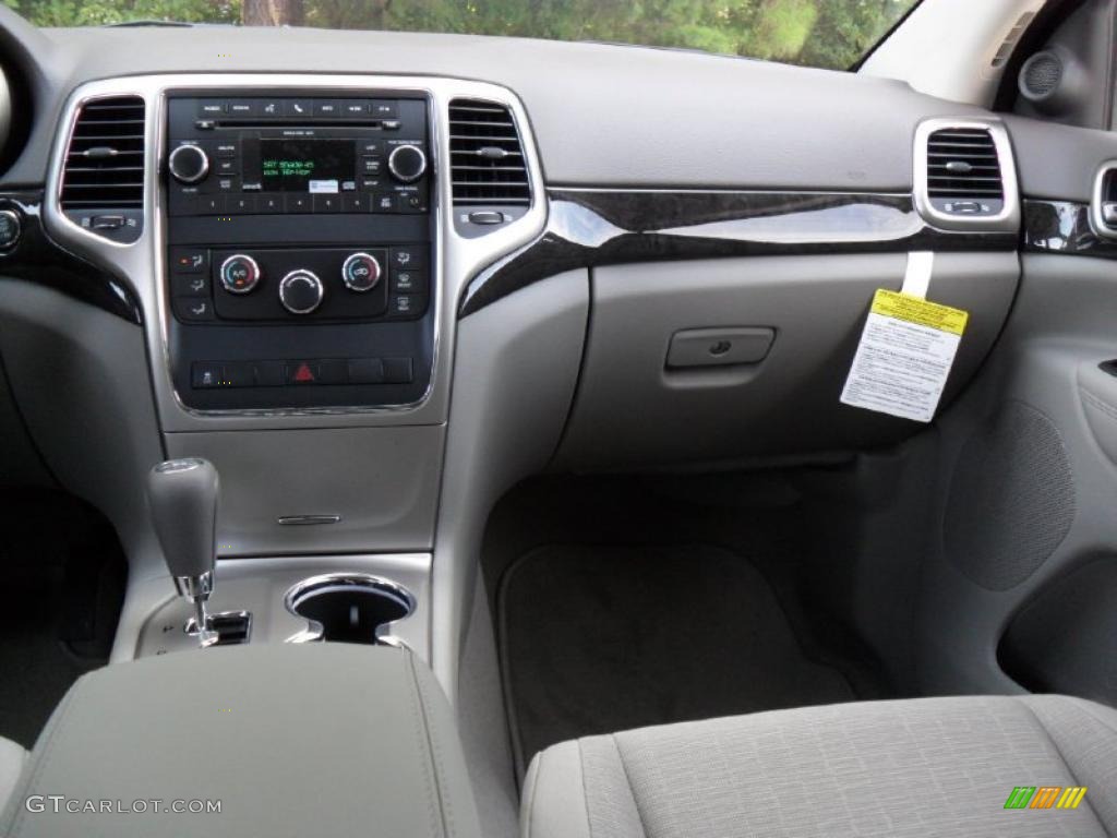 2011 Grand Cherokee Laredo - Inferno Red Crystal Pearl / Dark Graystone/Medium Graystone photo #16