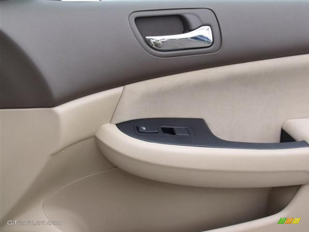 2007 Accord LX V6 Sedan - Taffeta White / Ivory photo #14