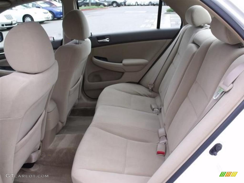 2007 Accord LX V6 Sedan - Taffeta White / Ivory photo #16