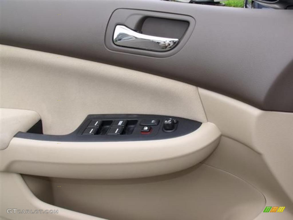 2007 Accord LX V6 Sedan - Taffeta White / Ivory photo #19