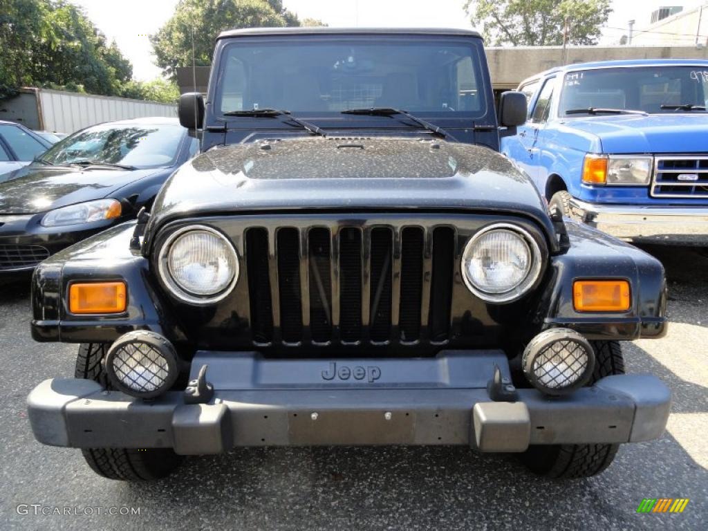 2004 Wrangler Sahara 4x4 - Black / Khaki photo #2