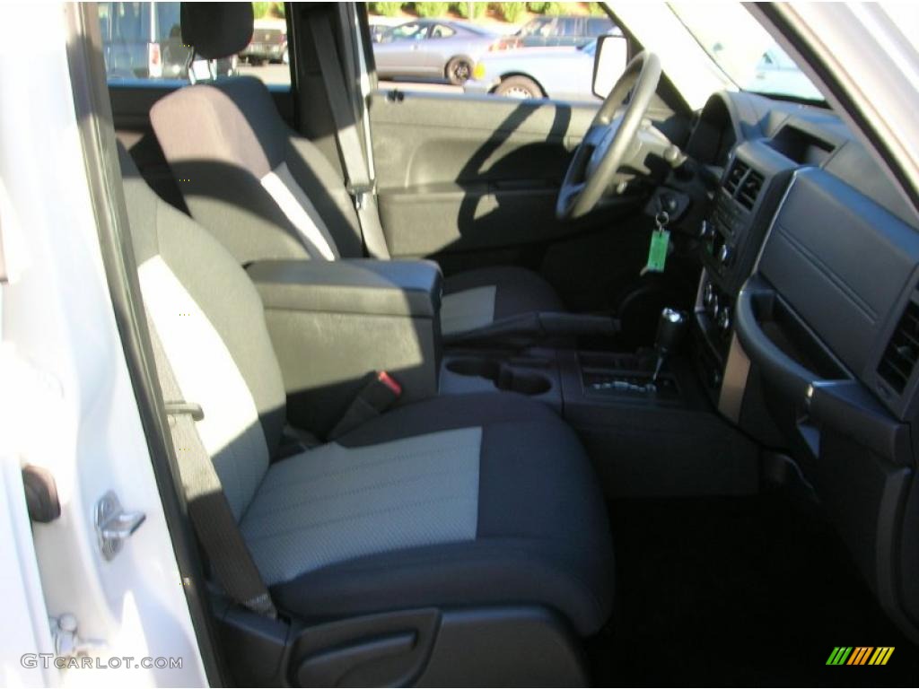 2010 Liberty Sport 4x4 - Stone White / Dark Slate Gray photo #3