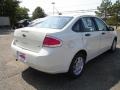 White Suede - Focus SE Sedan Photo No. 5