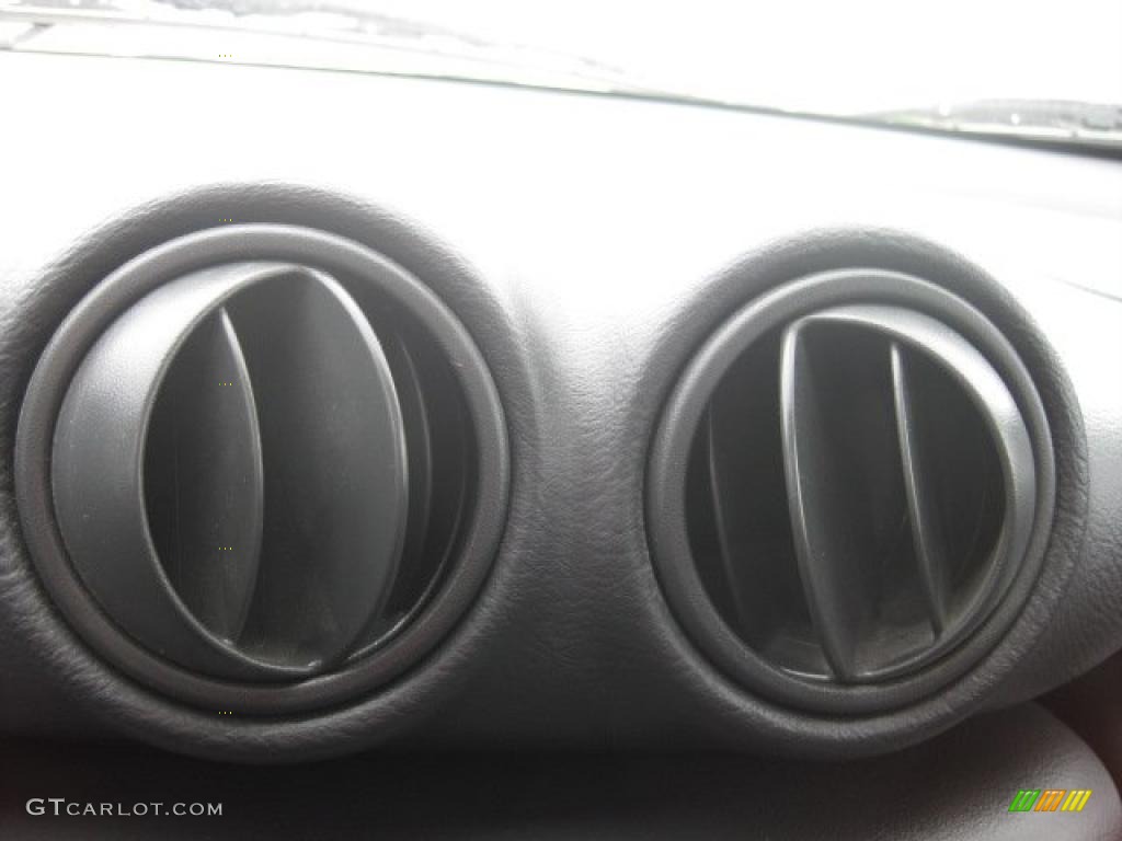 2003 Sunfire  - Black / Graphite photo #26