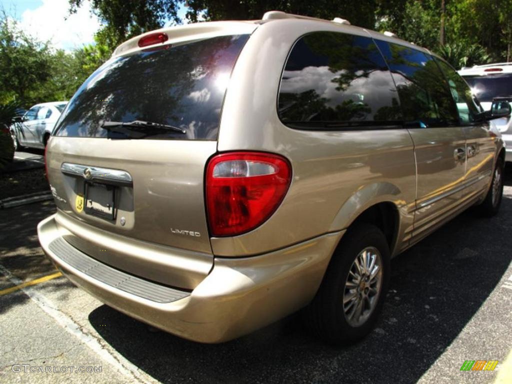 2002 Town & Country Limited - Light Almond Pearl Metallic / Sandstone photo #3