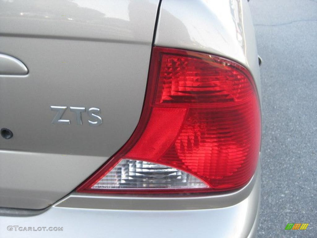 2004 Focus ZTS Sedan - Arizona Beige Metallic / Medium Parchment photo #15