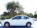 White Suede - Focus SE Sedan Photo No. 2