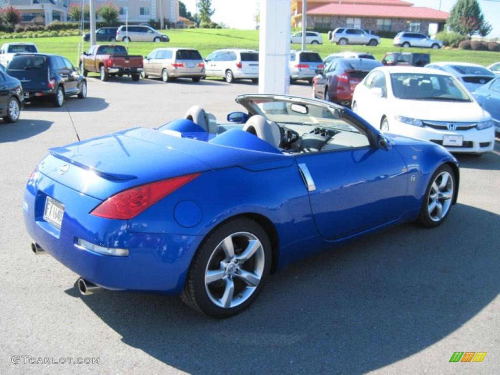 2006 350Z Touring Roadster - Daytona Blue Metallic / Frost Leather photo #19