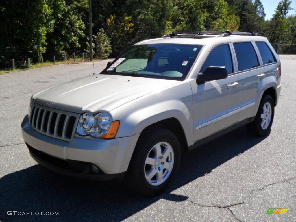 Bright Silver Metallic Jeep Grand Cherokee