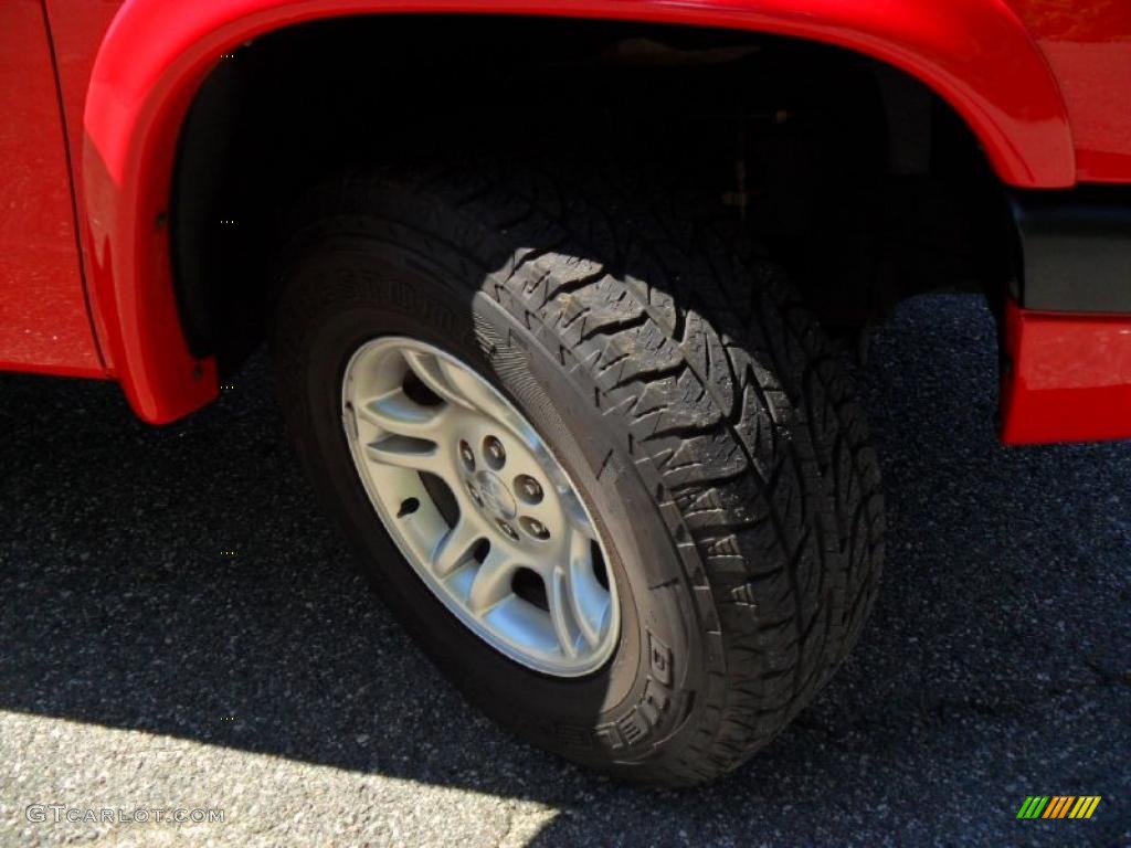 2003 Dakota Sport Quad Cab 4x4 - Flame Red / Dark Slate Gray photo #19