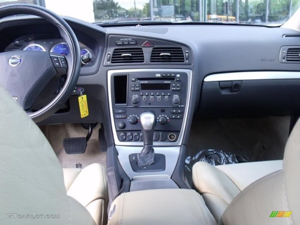 2007 Volvo S60 R AWD Gobi Sand R Metallic Dashboard Photo #36373015