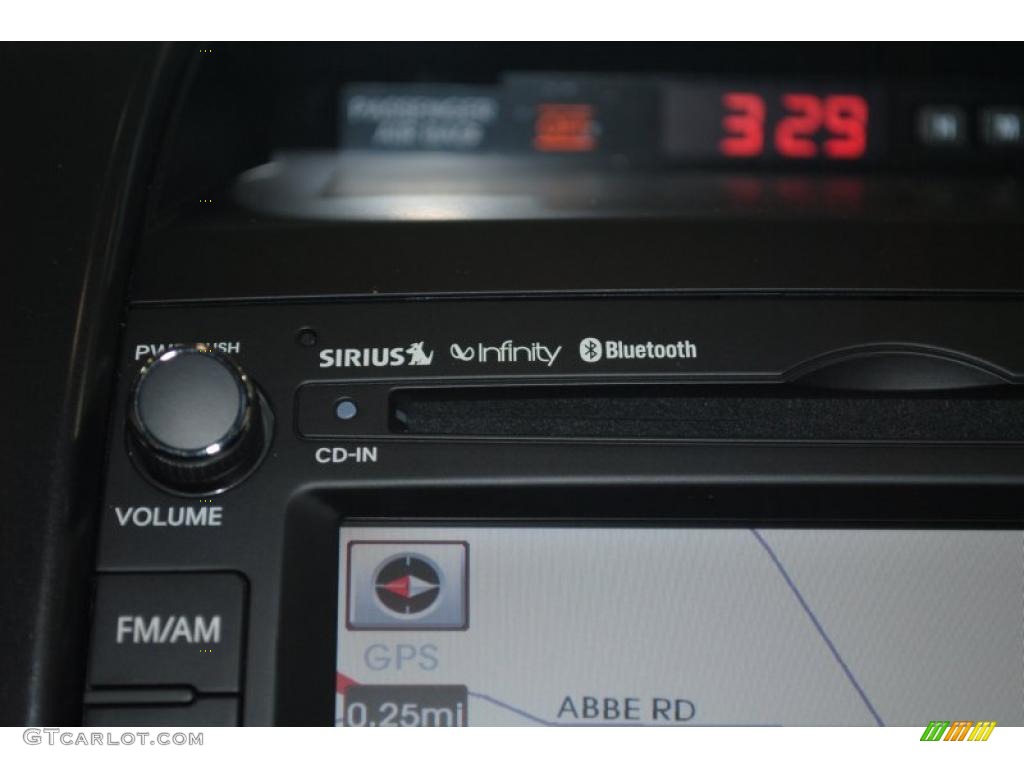 2011 Sorento SX V6 AWD - Bright Silver / Black photo #41