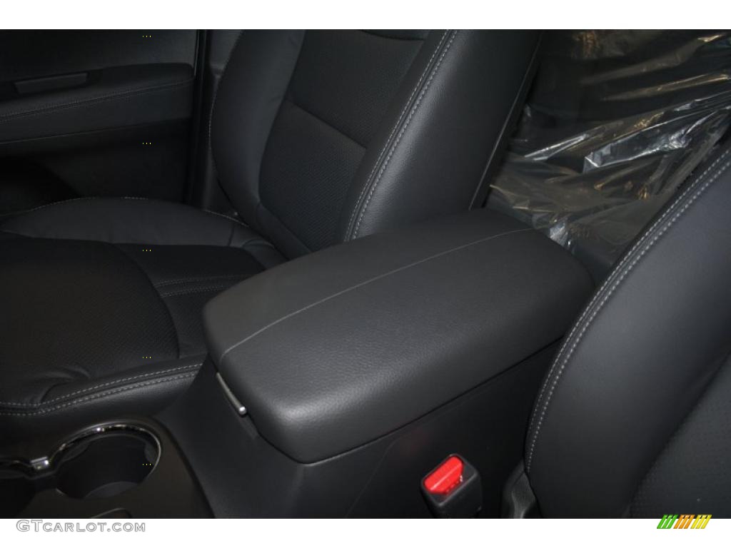 2011 Sorento SX V6 AWD - Bright Silver / Black photo #45