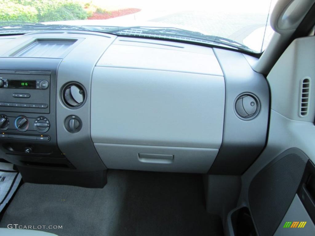 2006 F150 XLT SuperCab - Oxford White / Medium/Dark Flint photo #17