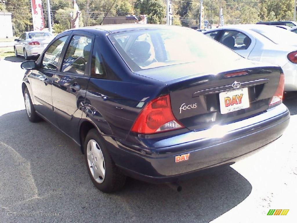 2002 Focus LX Sedan - Twilight Blue Metallic / Medium Graphite photo #3