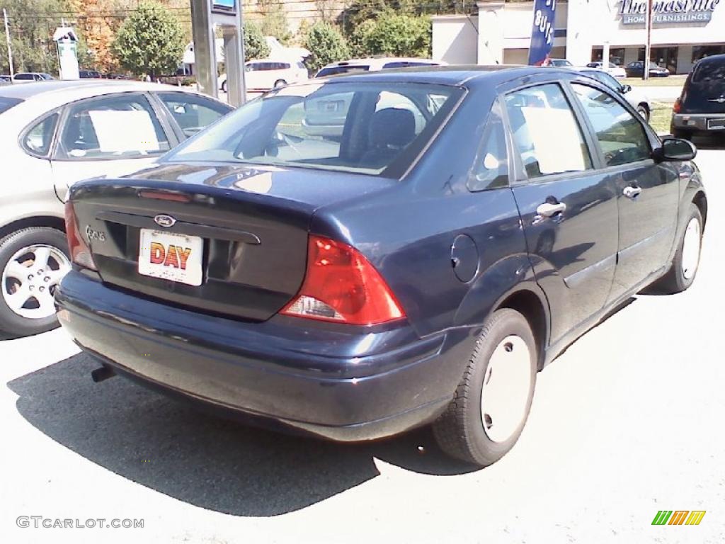 2002 Focus LX Sedan - Twilight Blue Metallic / Medium Graphite photo #4