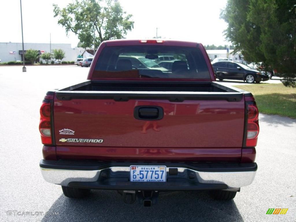 2006 Silverado 1500 Z71 Crew Cab 4x4 - Sport Red Metallic / Medium Gray photo #18