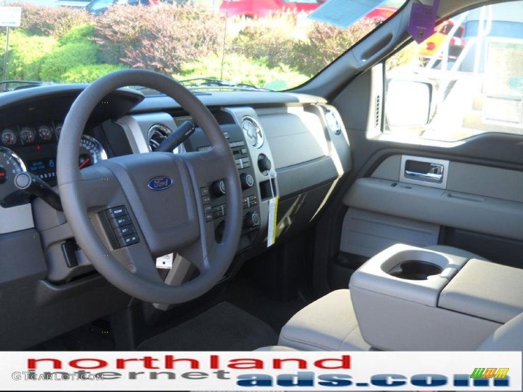 2010 F150 XLT SuperCrew 4x4 - Ingot Silver Metallic / Medium Stone photo #10