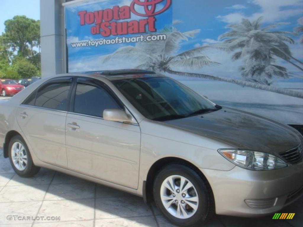 2005 Camry LE V6 - Beige / Taupe photo #2