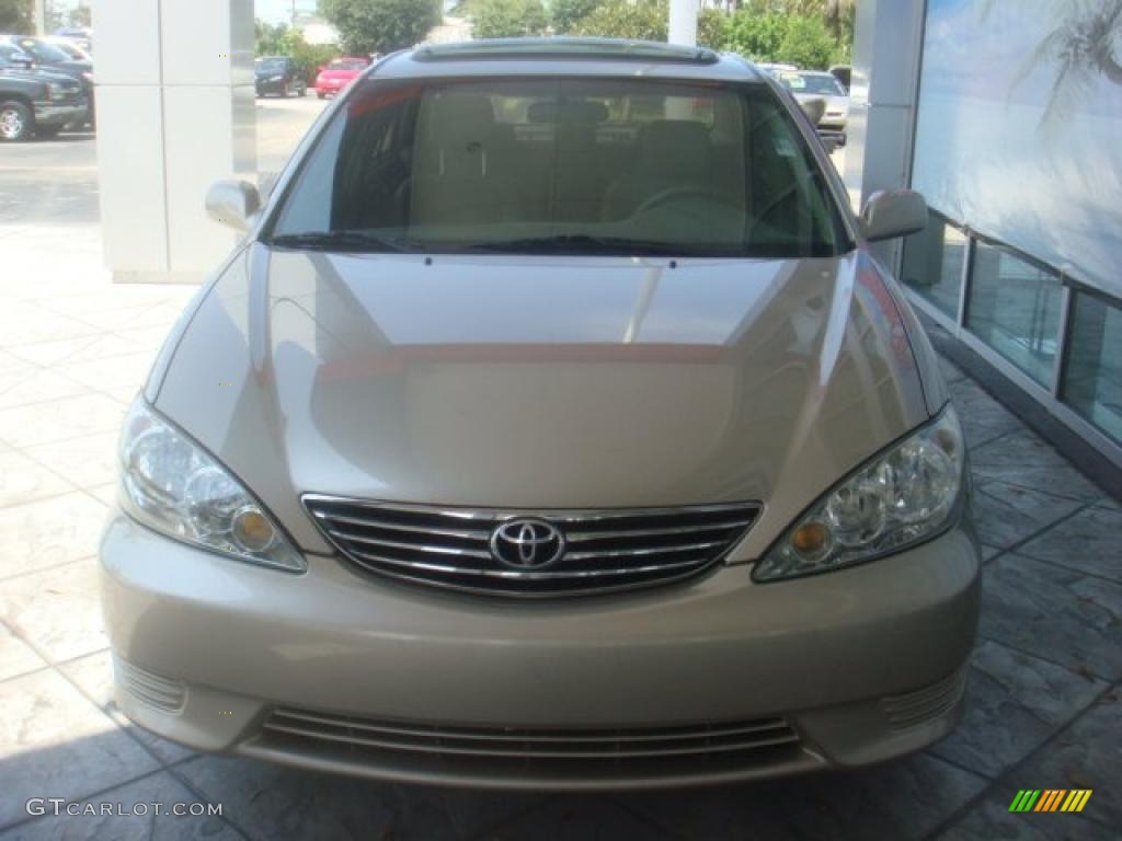 2005 Camry LE V6 - Beige / Taupe photo #3