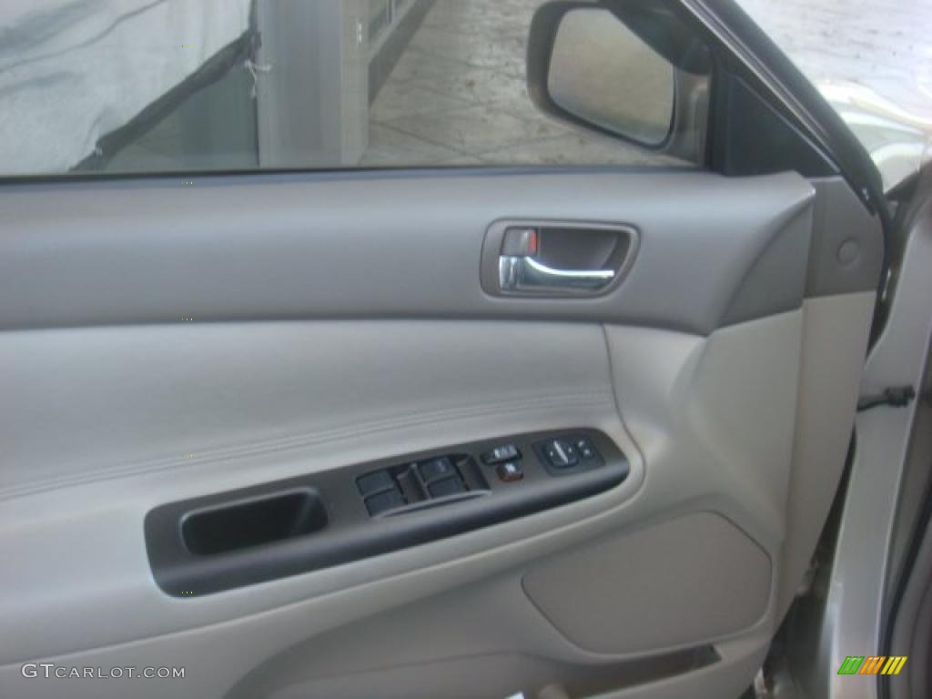 2005 Camry LE V6 - Beige / Taupe photo #9