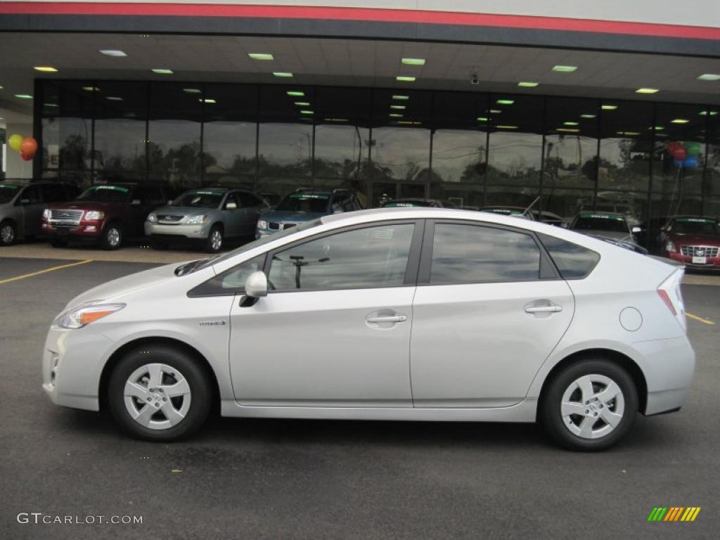 2010 Prius Hybrid III - Classic Silver Metallic / Dark Gray photo #2