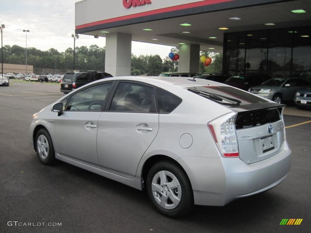 2010 Prius Hybrid III - Classic Silver Metallic / Dark Gray photo #3