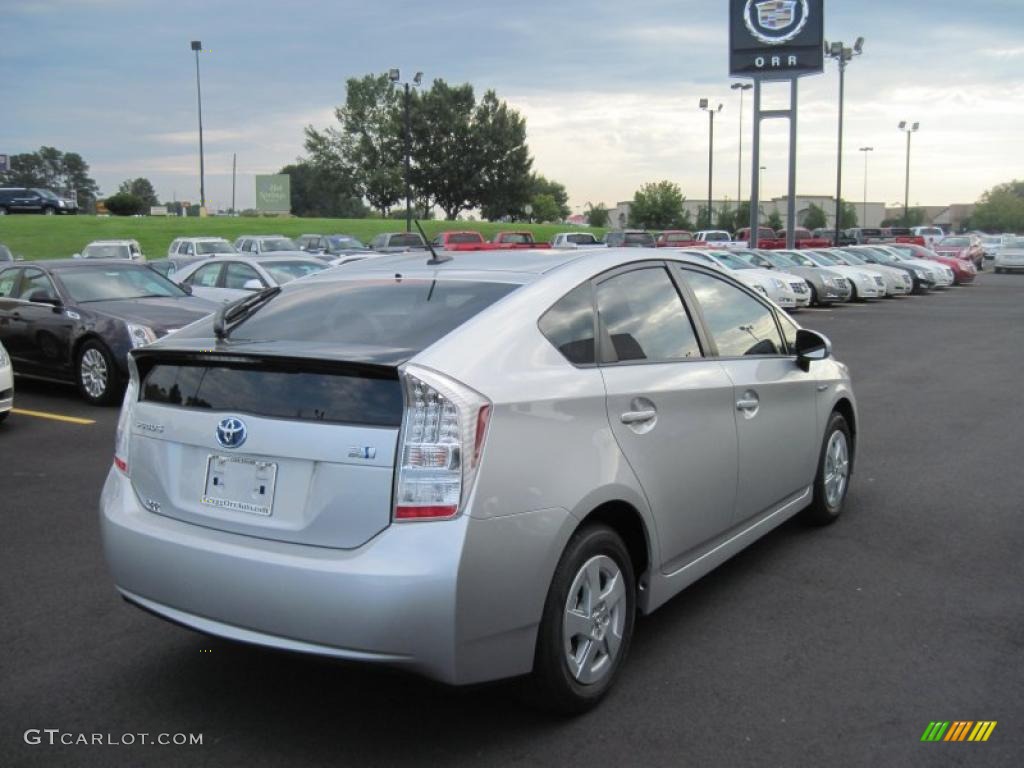 2010 Prius Hybrid III - Classic Silver Metallic / Dark Gray photo #5