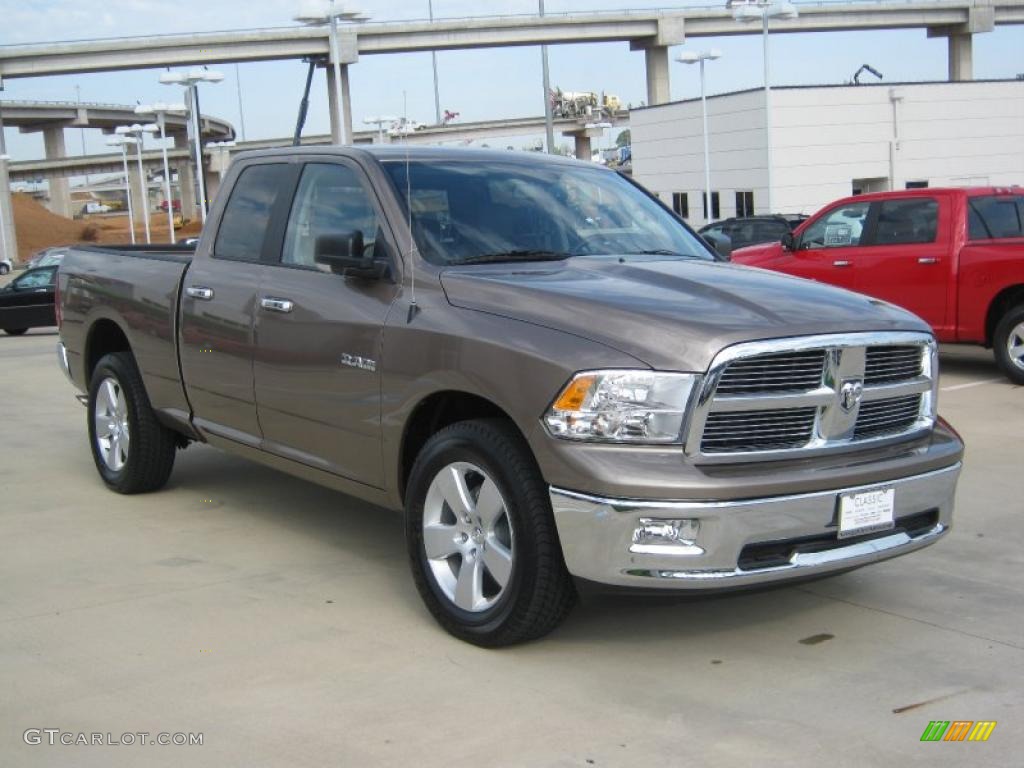 2010 Ram 1500 Lone Star Quad Cab 4x4 - Austin Tan Pearl / Light Pebble Beige/Bark Brown photo #7