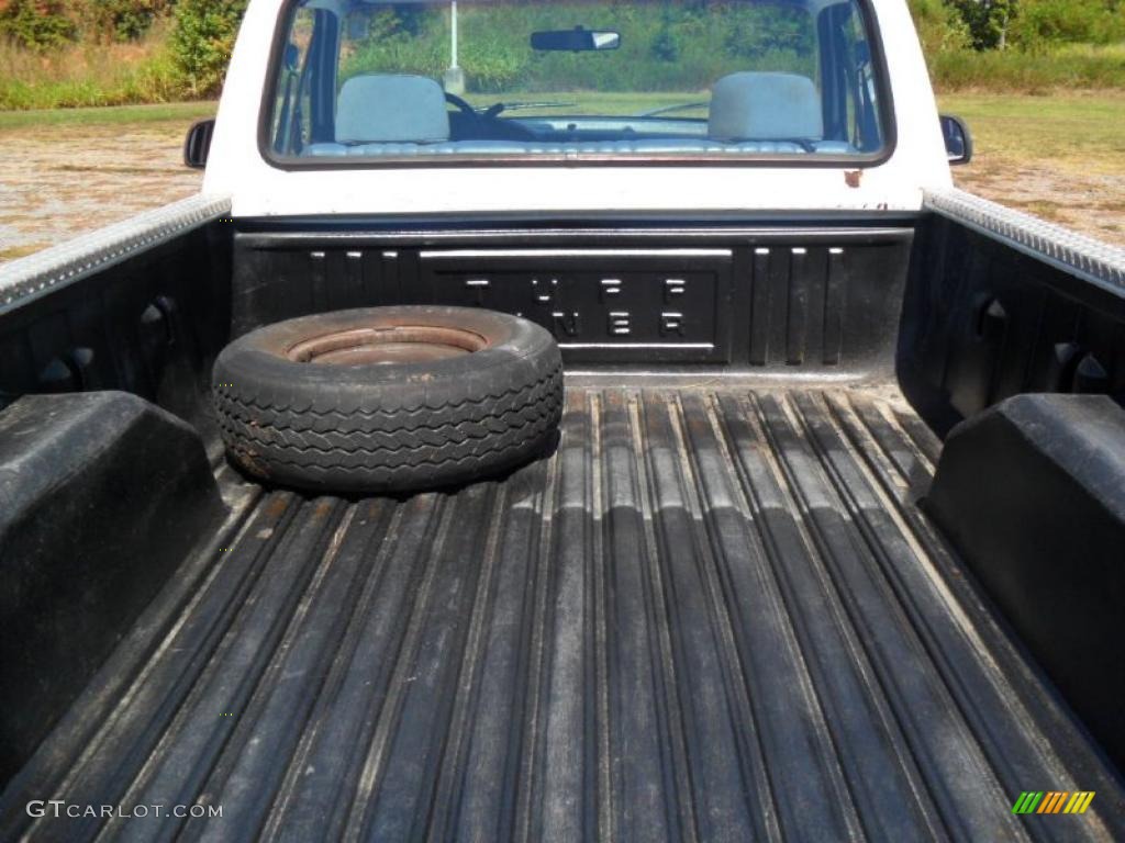 1993 F150 XL Regular Cab - Oxford White / Blue photo #12