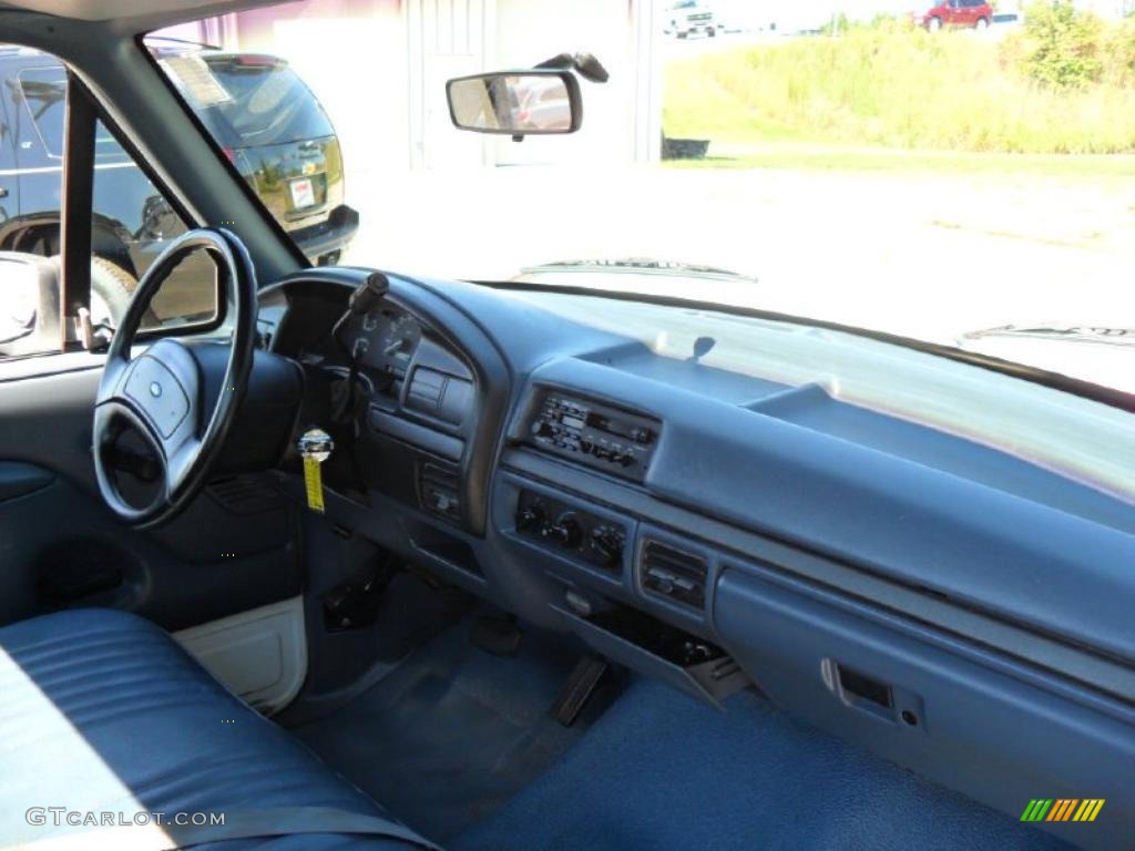 1993 F150 XL Regular Cab - Oxford White / Blue photo #14